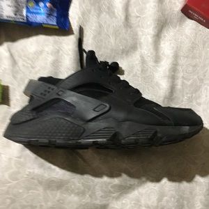Women’s Nike Huarache size 9.5